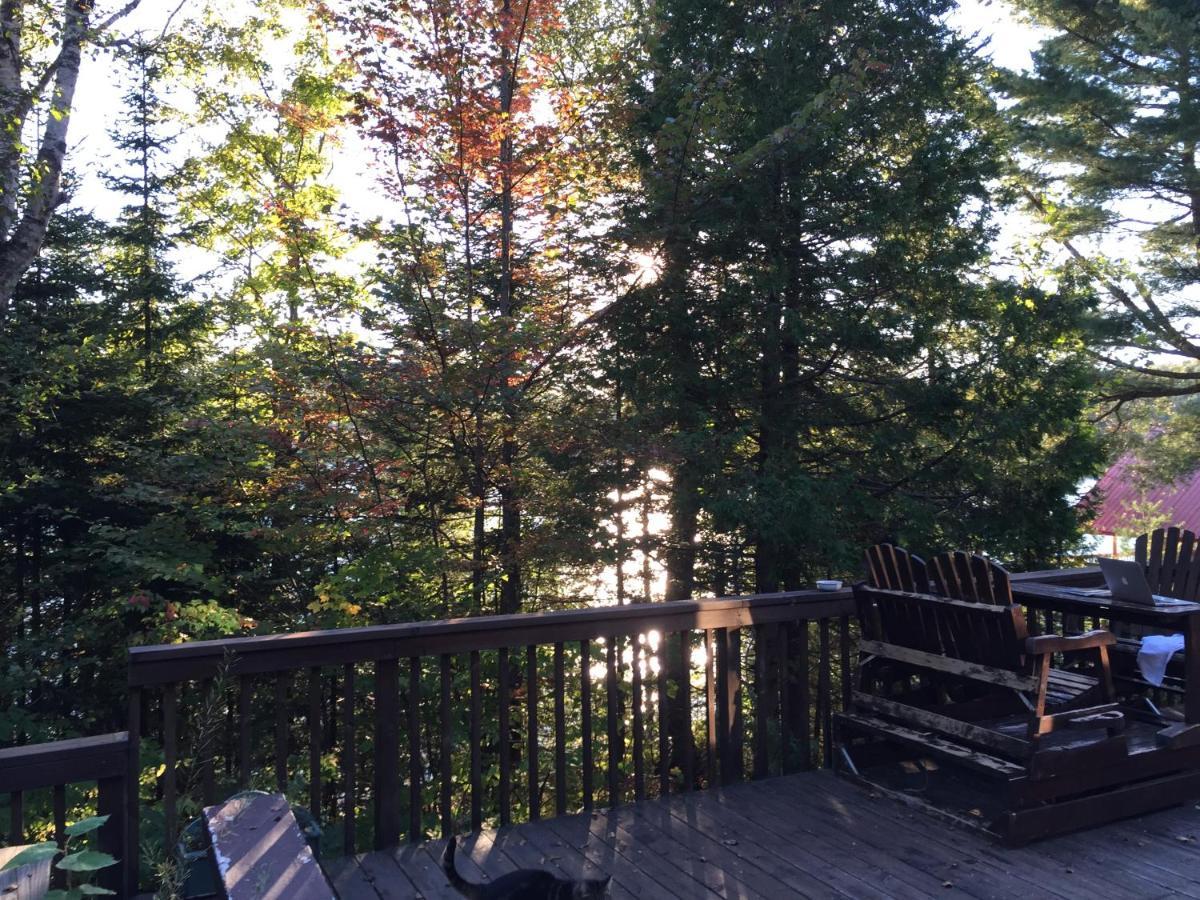 Chalet "Ici Et Maintenant, Sur Le Lac" Sainte-Marguerite-du-Lac-Masson Esterno foto