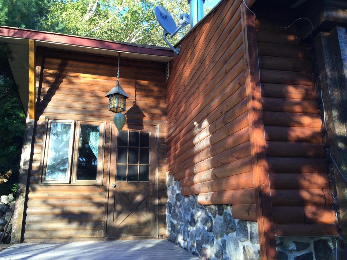 Chalet "Ici Et Maintenant, Sur Le Lac" Sainte-Marguerite-du-Lac-Masson Esterno foto