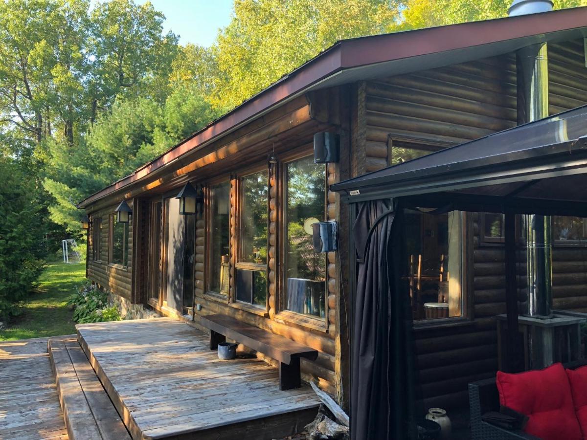 Chalet "Ici Et Maintenant, Sur Le Lac" Sainte-Marguerite-du-Lac-Masson Esterno foto