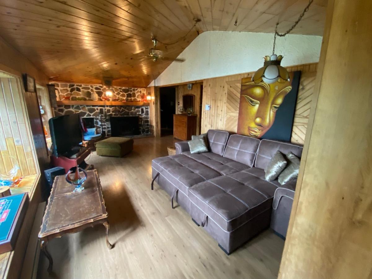 Chalet "Ici Et Maintenant, Sur Le Lac" Sainte-Marguerite-du-Lac-Masson Esterno foto